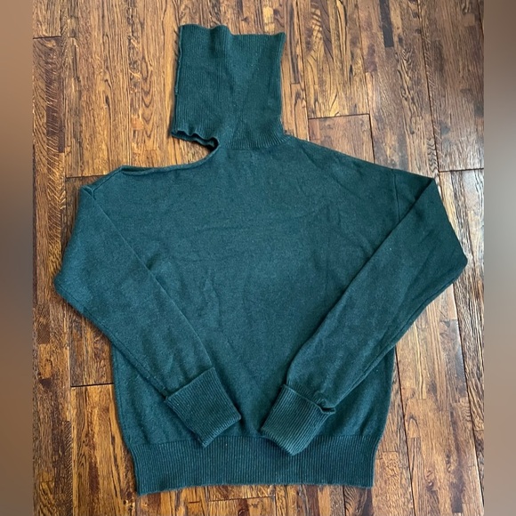 PAIGE Raudi Cold Shoulder Wool Blend Turtleneck Sweater in Dark Spruce Size M - Picture 10 of 10